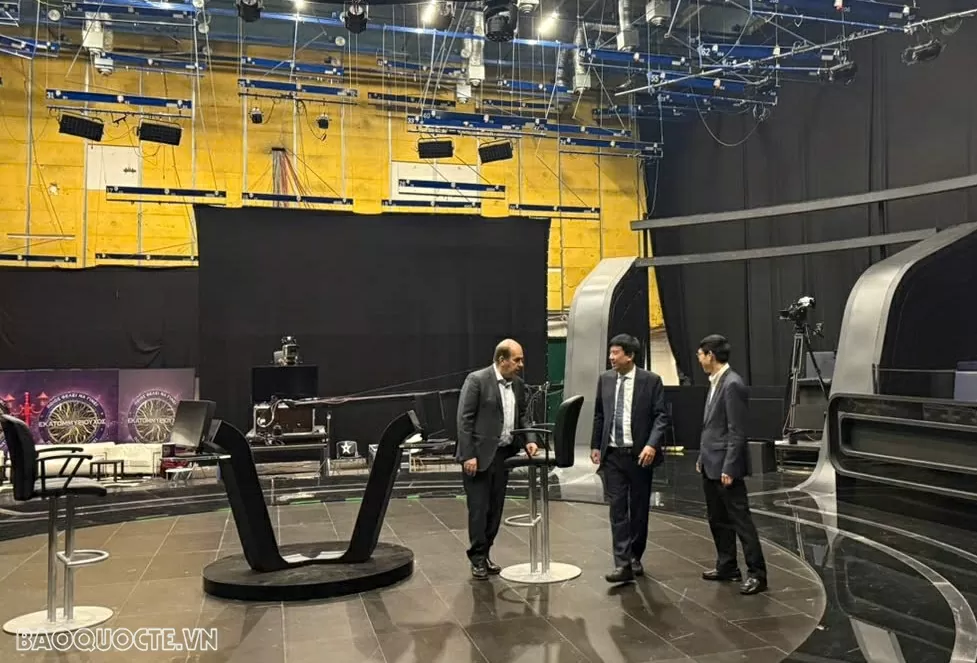 TBT thăm và làm việc với Báo Hy Lạp