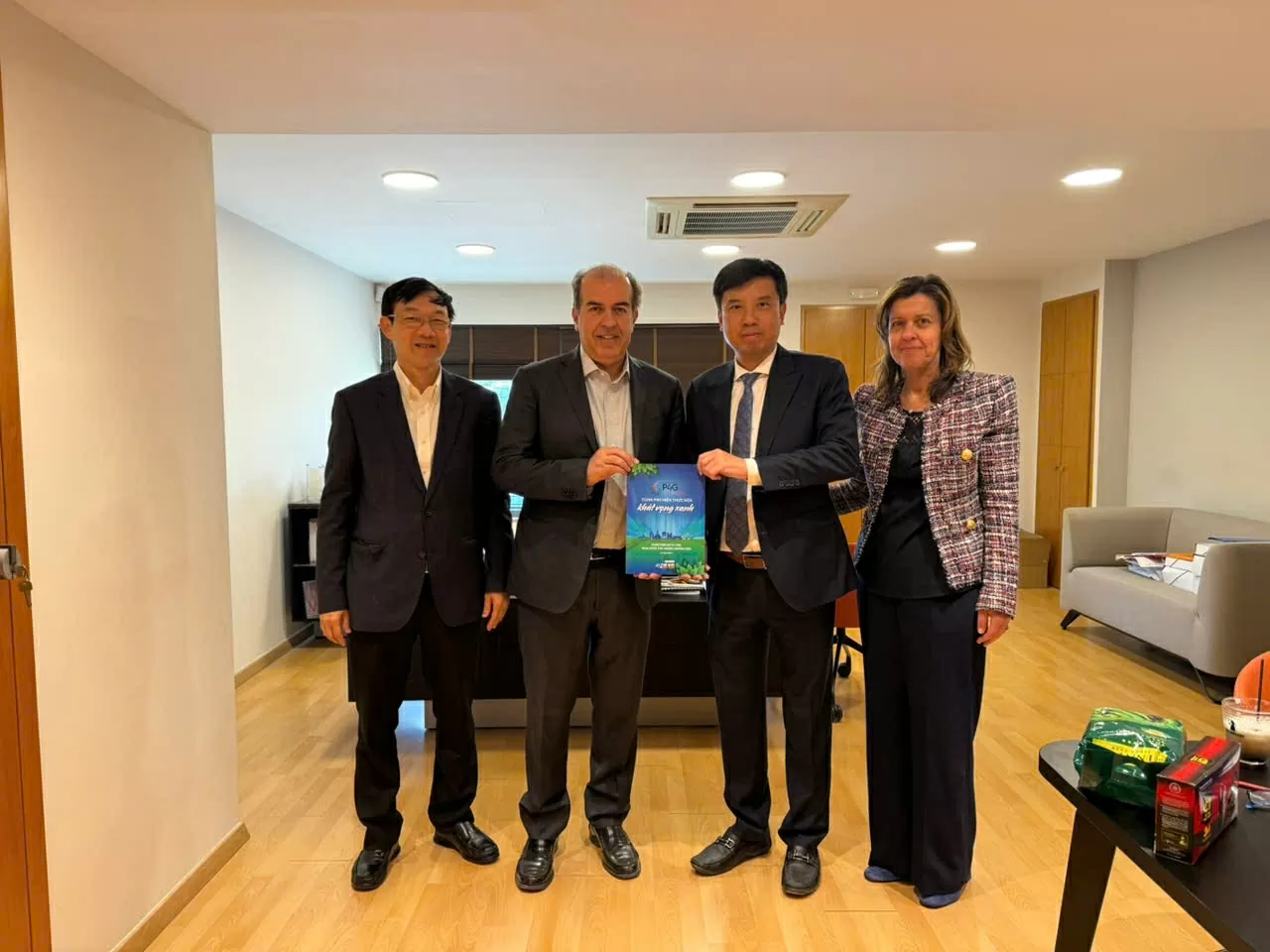 Tổng Biên tập Nguyễn Trường Sơn Tổng Biên tập Nguyễn Trường Sơn