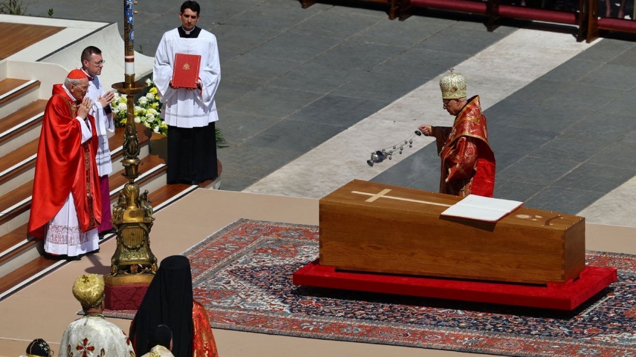 Hàng trăm nghìn người dự Thánh lễ an táng, tiễn đưa Giáo hoàng Francis về nơi an nghỉ cuối cùng