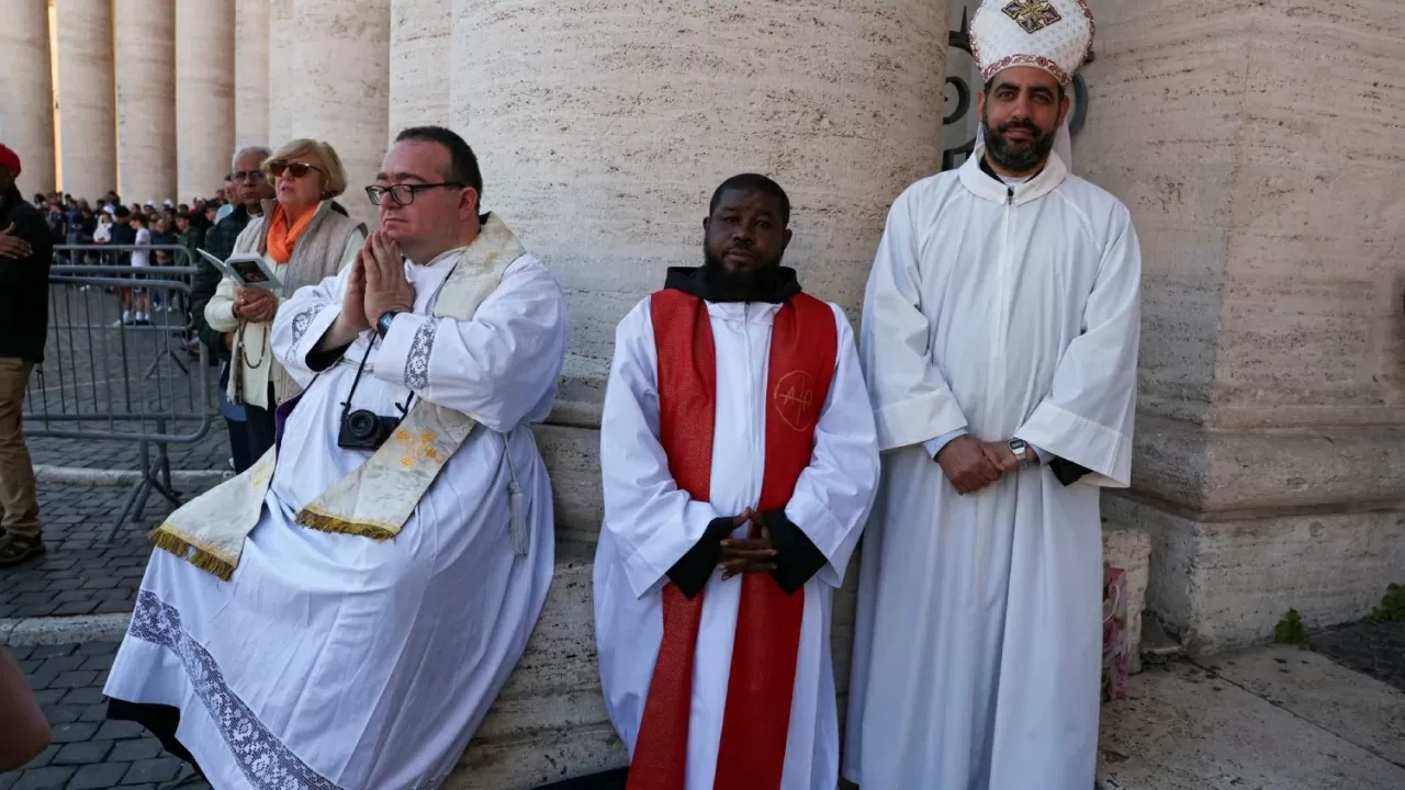 Sau chín ngày quốc tang, Mật nghị Hồng y sẽ được tổ chức để bầu chọn Giáo hoàng mới. (nguồn: Reuters)