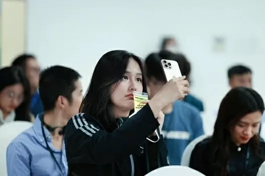 Hoa hậu Mai Phương Thuý, Á hậu Phương Nhi gây bất ngờ tại các phiên họp cổ đông những tập đoàn lớn