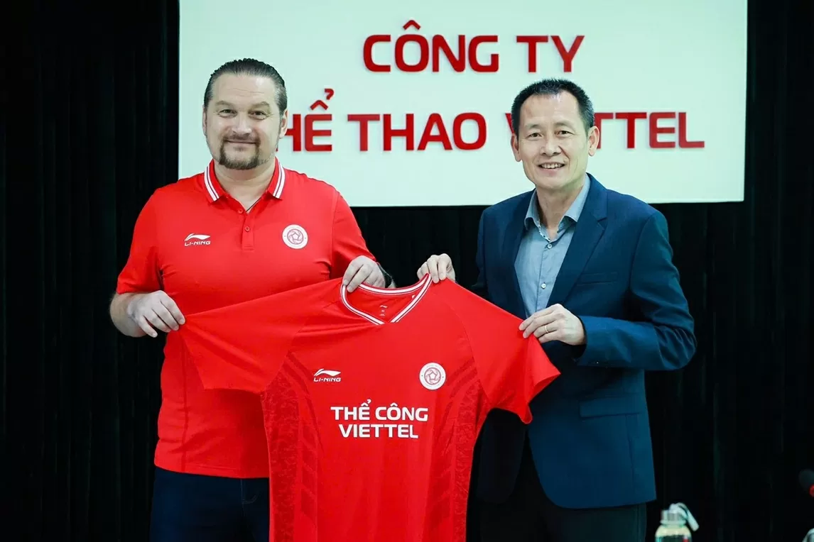 CLB Viettel bất ngờ bổ nhiệm HLV Popov thay HLV Đức Thắng