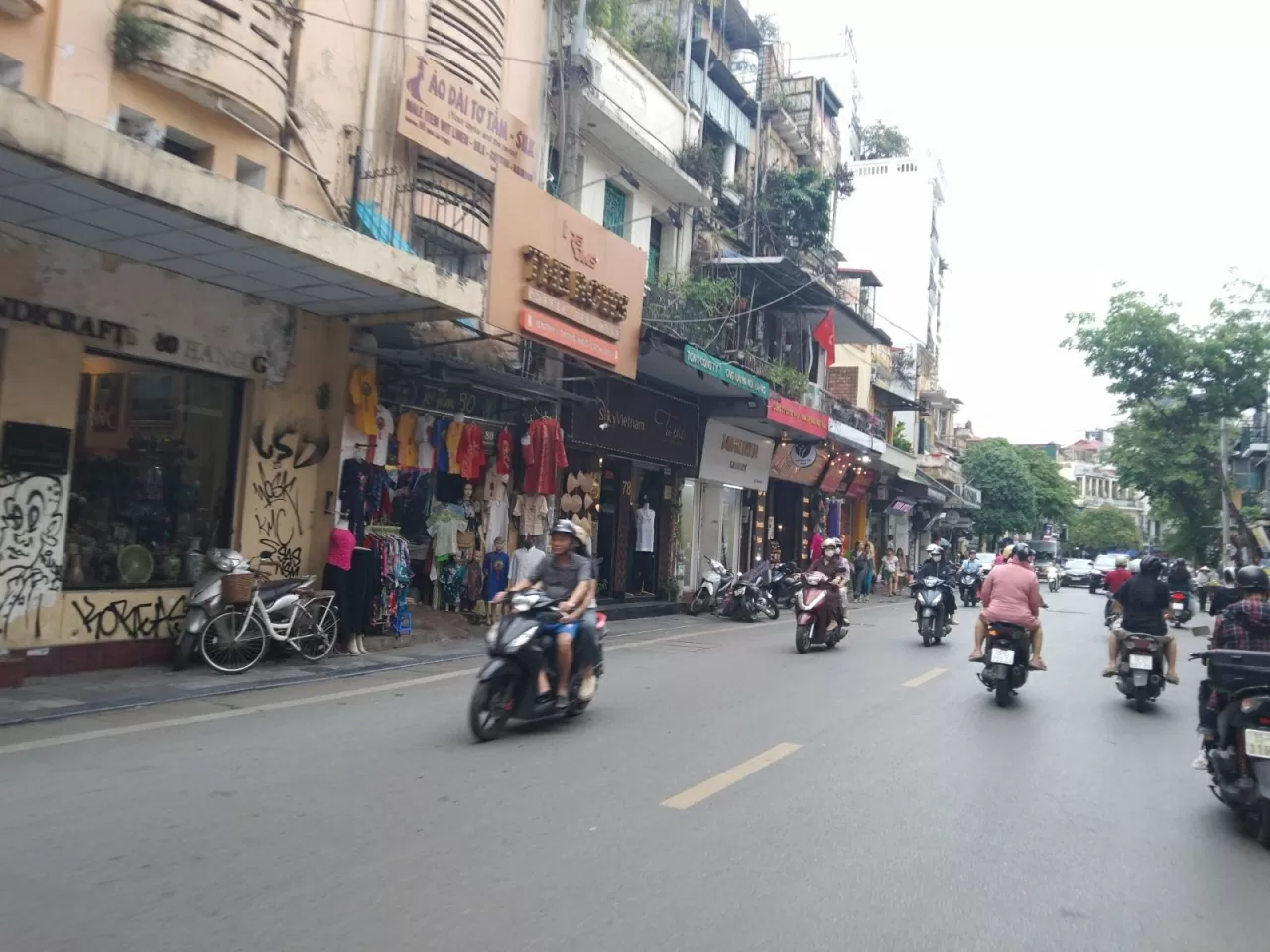 Dự báo thời tiết 10 ngày tới (27/4-7/5): Bắc Bộ, Bắc Trung Bộ đêm cục bộ mưa to đến rất to, trưa chiều trời nắng; Nam Bộ nắng nóng kéo dài