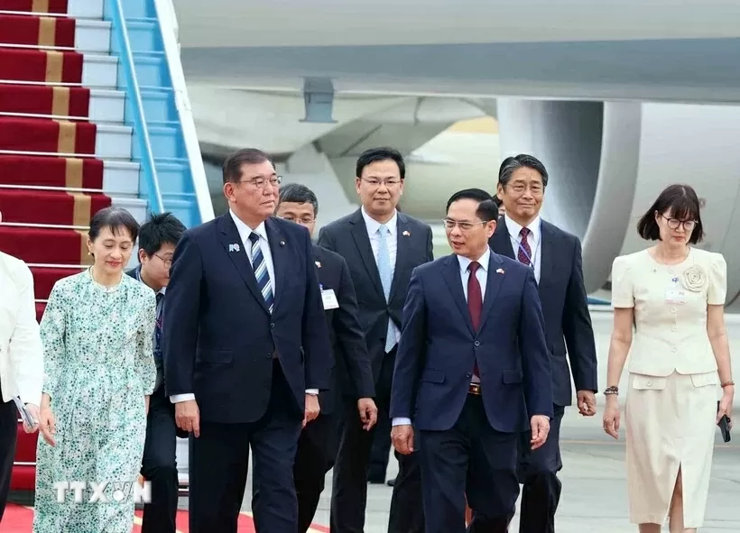 Thủ tướng Ishiba Shigeru và Phu nhân đến Hà Nội, bắt đầu chuyến thăm chính thức Việt Nam Thủ tướng Ishiba Shigeru và Phu nhân đến Hà Nội, bắt đầu chuyến thăm chính thức Việt Nam
