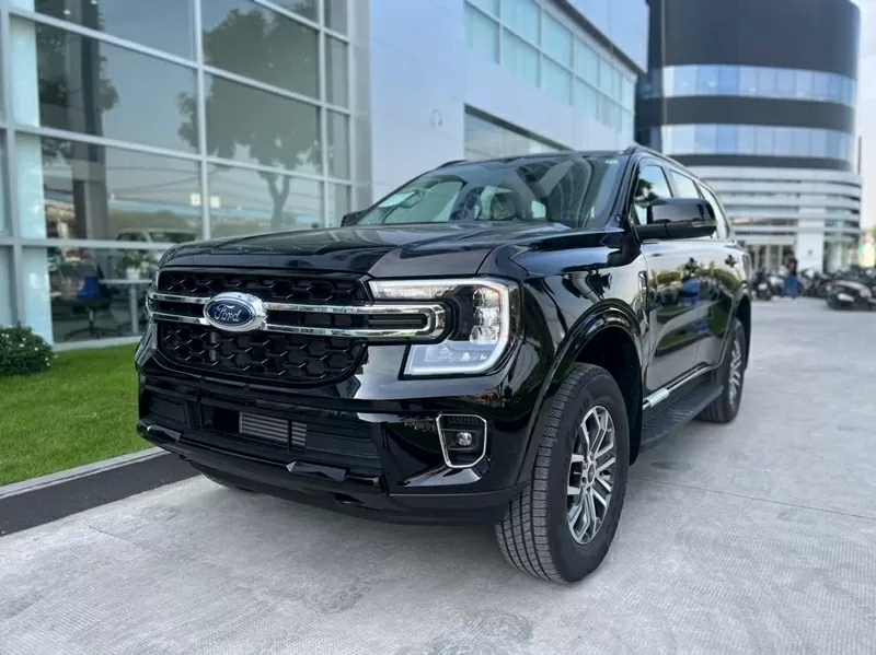 Ford Everest Ambient 2.0 AT 4x2 Ford Everest Ambient 2.0 AT 4x2