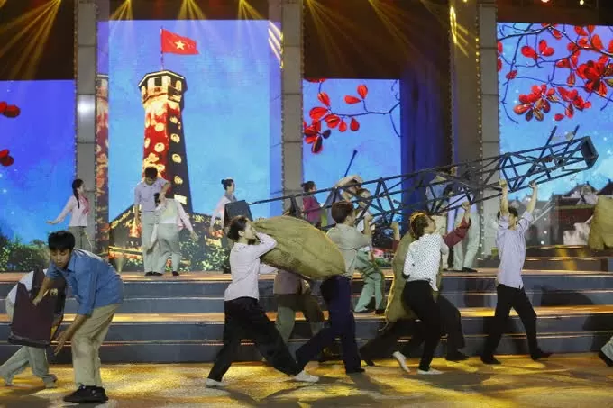 Hơn 1.200 người từ 3 miền Bắc - Trung - Nam dự cầu truyền hình đặc biệt 'Vang mãi khúc khải hoàn'