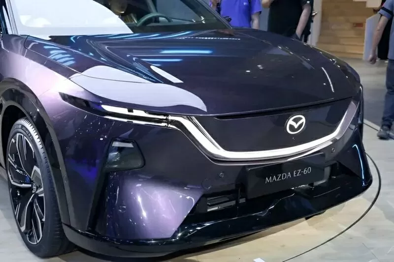 Mazda EZ-60 là sản phẩm của sự hợp tác giữa Mazda và Changan Automobile