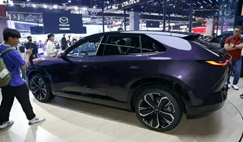 Mazda EZ-60 sẽ có 2 biến thể, gồm thuần điện (BEV) và hybrid cắm sạc (PHEV) Mazda EZ-60 sẽ có 2 biến thể, gồm thuần điện (BEV) và hybrid cắm sạc (PHEV)