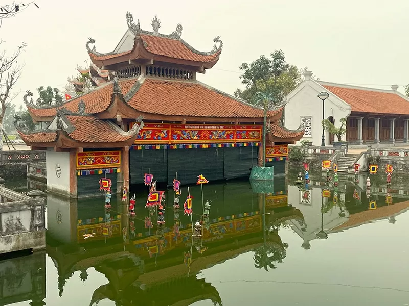Thủy đình ao làng - sân khấu biểu diễn múa rối nước làng Đào Thục