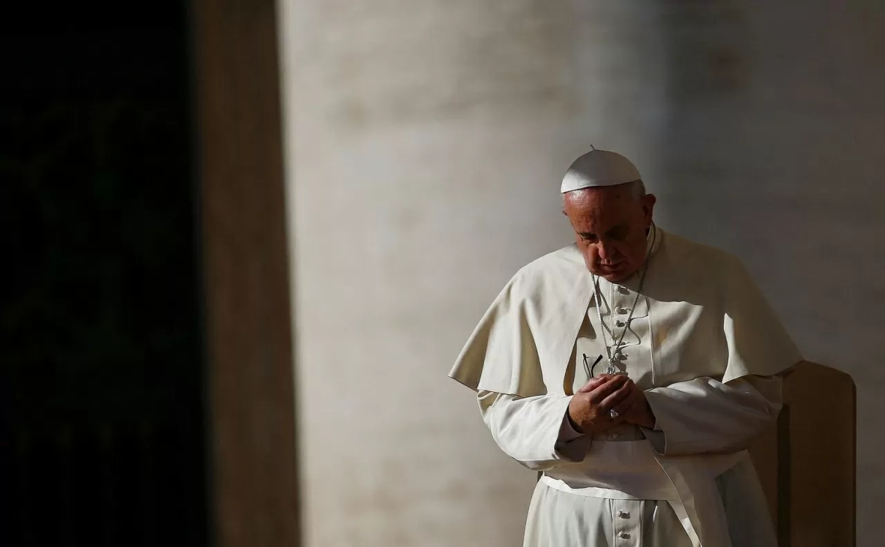 Giáo hoàng Francis dừng lại tại Quảng trường St. Peter ở Vatican vào tháng 11 năm 2014. (Nguồn: Reuters) Giáo hoàng Francis dừng lại tại Quảng trường St. Peter ở Vatican vào tháng 11 năm 2014. (Nguồn: Reuters)