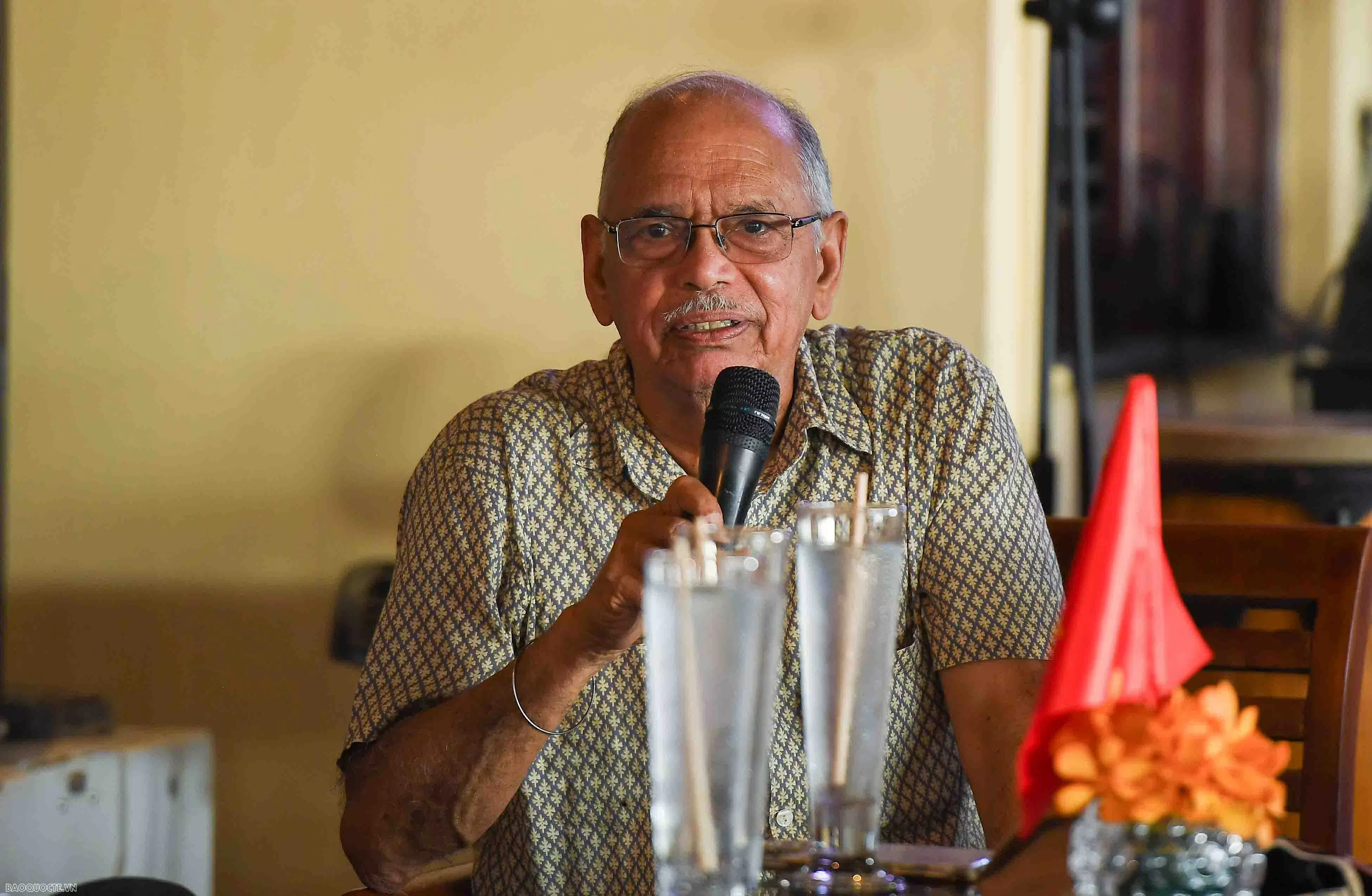 Cuộc gặp của ‘người Mỹ nói tiếng Việt, người Việt nói tiếng Mỹ’ nhưng chung tình yêu Việt Nam Cuộc gặp của ‘người Mỹ nói tiếng Việt, người Việt nói tiếng Mỹ’ nhưng chung tình yêu Việt Nam