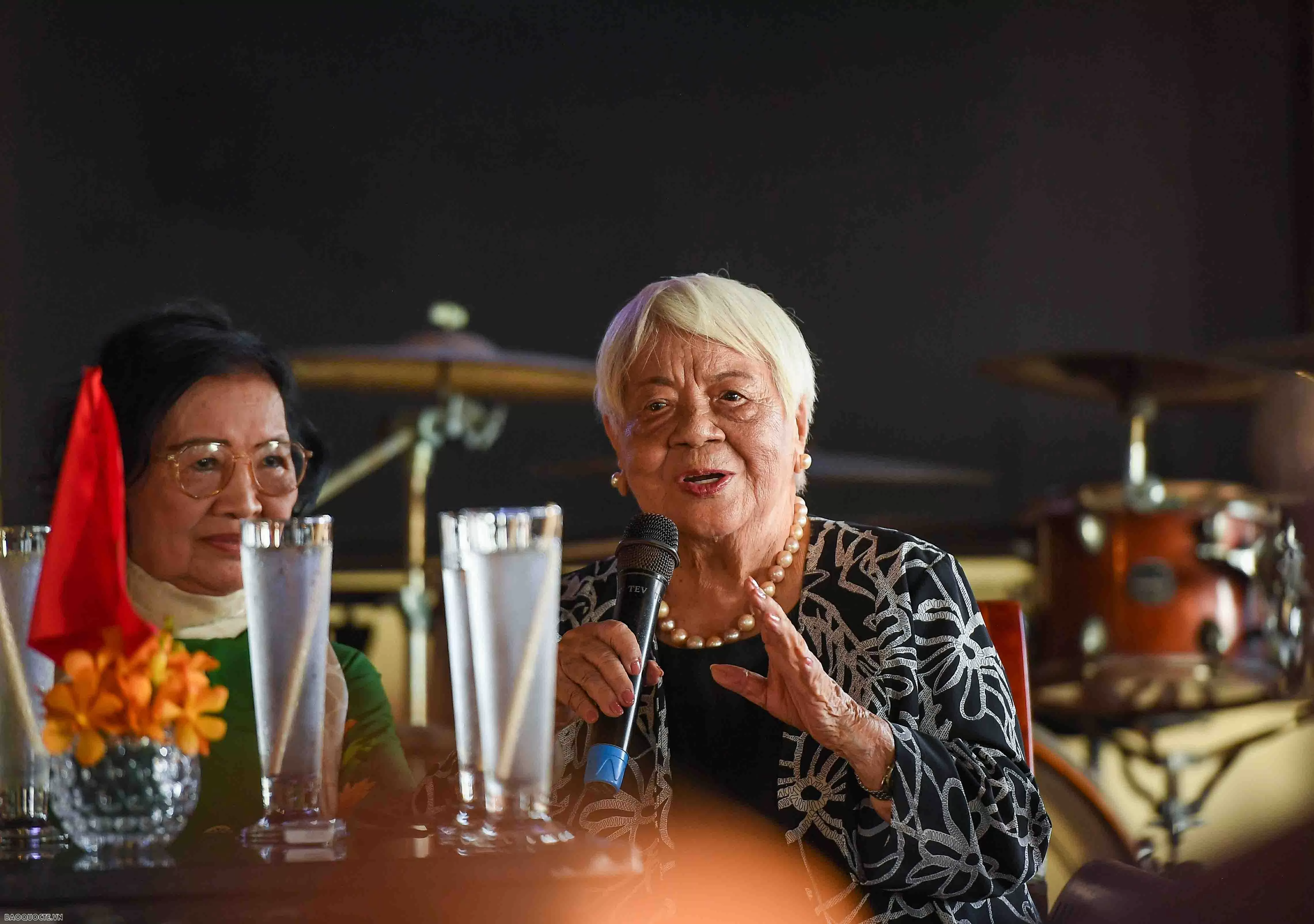 Cuộc gặp của ‘người Mỹ nói tiếng Việt, người Việt nói tiếng Mỹ’ nhưng chung tình yêu Việt Nam