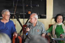 Cuộc gặp của ‘người Mỹ nói tiếng Việt, người Việt nói tiếng Mỹ’ nhưng chung tình yêu Việt Nam