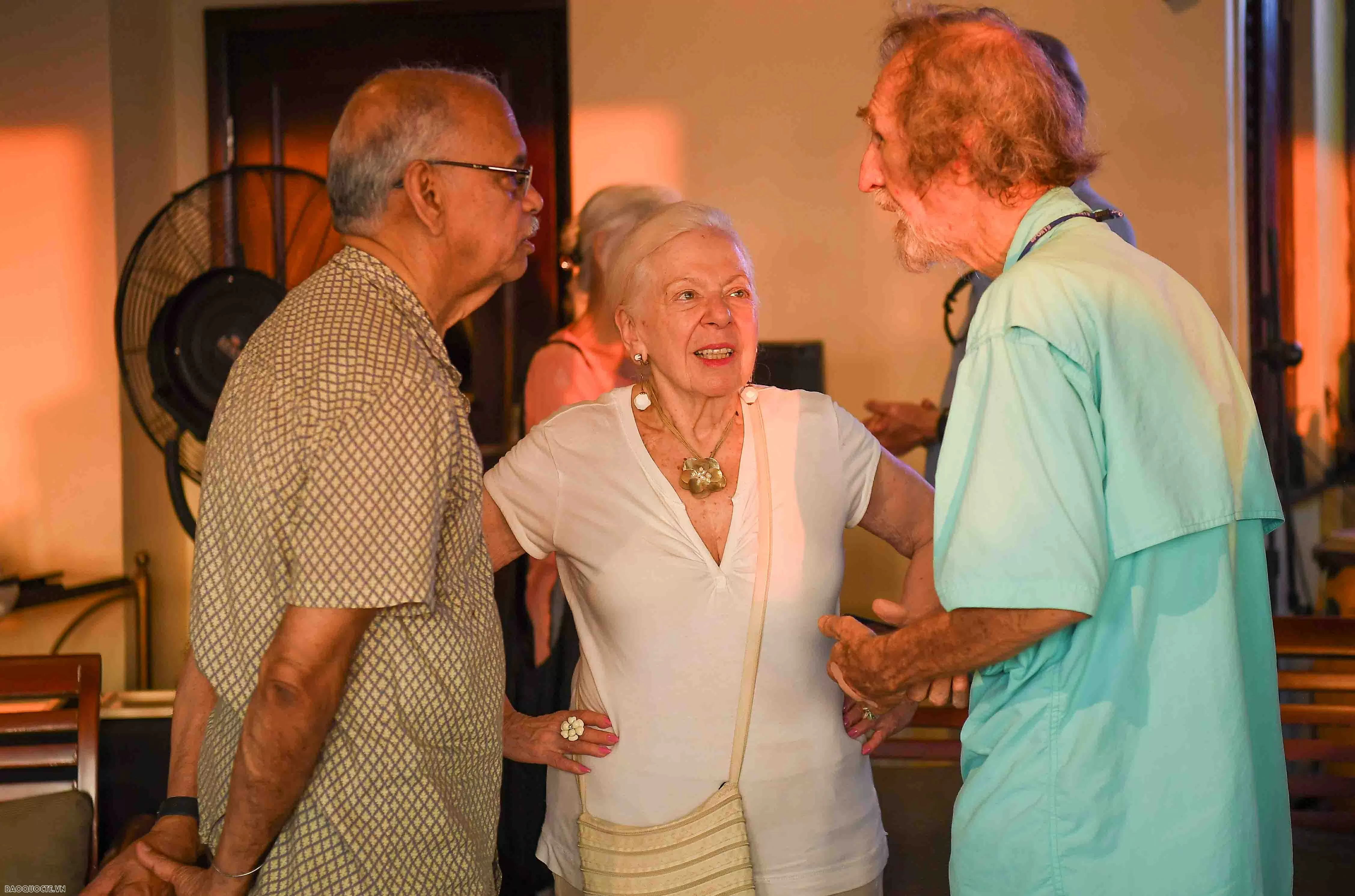 Cuộc gặp của ‘người Mỹ nói tiếng Việt, người Việt nói tiếng Mỹ’ nhưng chung tình yêu Việt Nam