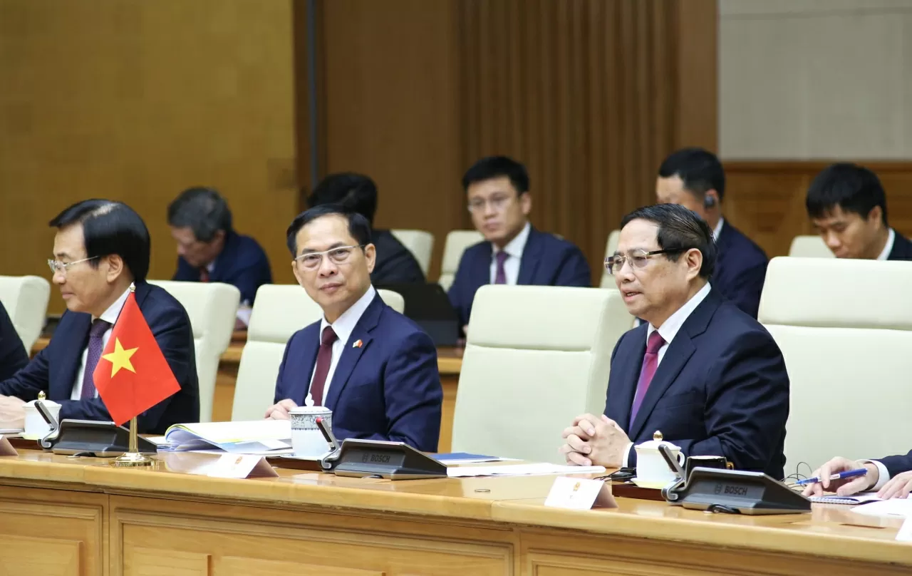 Thủ tướng Chính phủ Phạm Minh Chính nhấn mạnh chuyến thăm của Thủ tướng Ishiba Shigeru cùng đoàn đại biểu cấp cao của Chính phủ Nhật Bản đúng vào dịp Việt Nam đang long trọng tổ chức kỷ niệm 50 năm giải phóng miền Nam, thống nhất đất nước; khẳng định chuyến thăm có ý nghĩa quan trọng, góp phần mở ra một giai đoạn phát triển mới của quan hệ Đối tác Chiến lược Toàn diện giữa hai nước. (Ảnh: Thành Long)