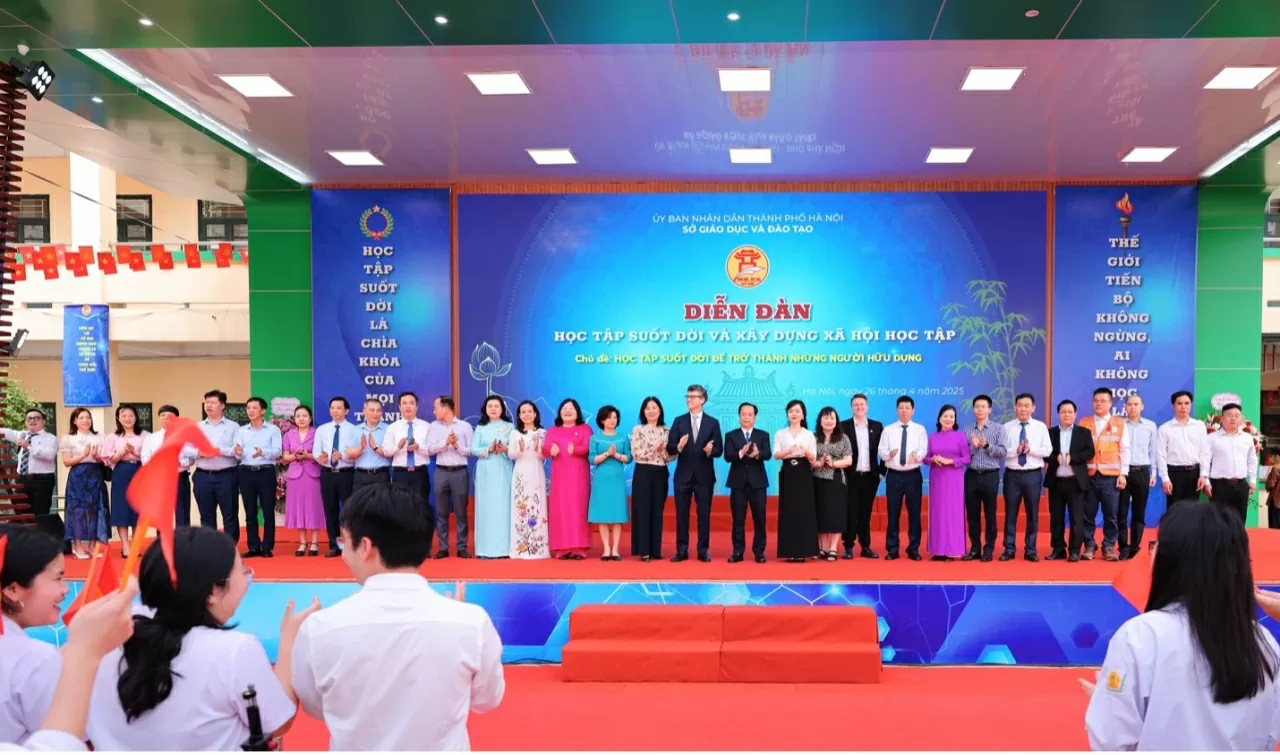 Các đại biểu tham gia các hoạt động trải nghiệm tại sự kiện: