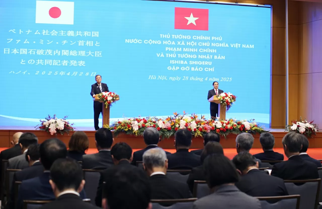 Toàn cảnh buổi gặp gỡ báo chí giữa Thủ tướng Chính phủ Phạm Minh Chính và Thủ tướng Nhật Bản Ishiba Shigeru. (Ảnh: Thành Long)