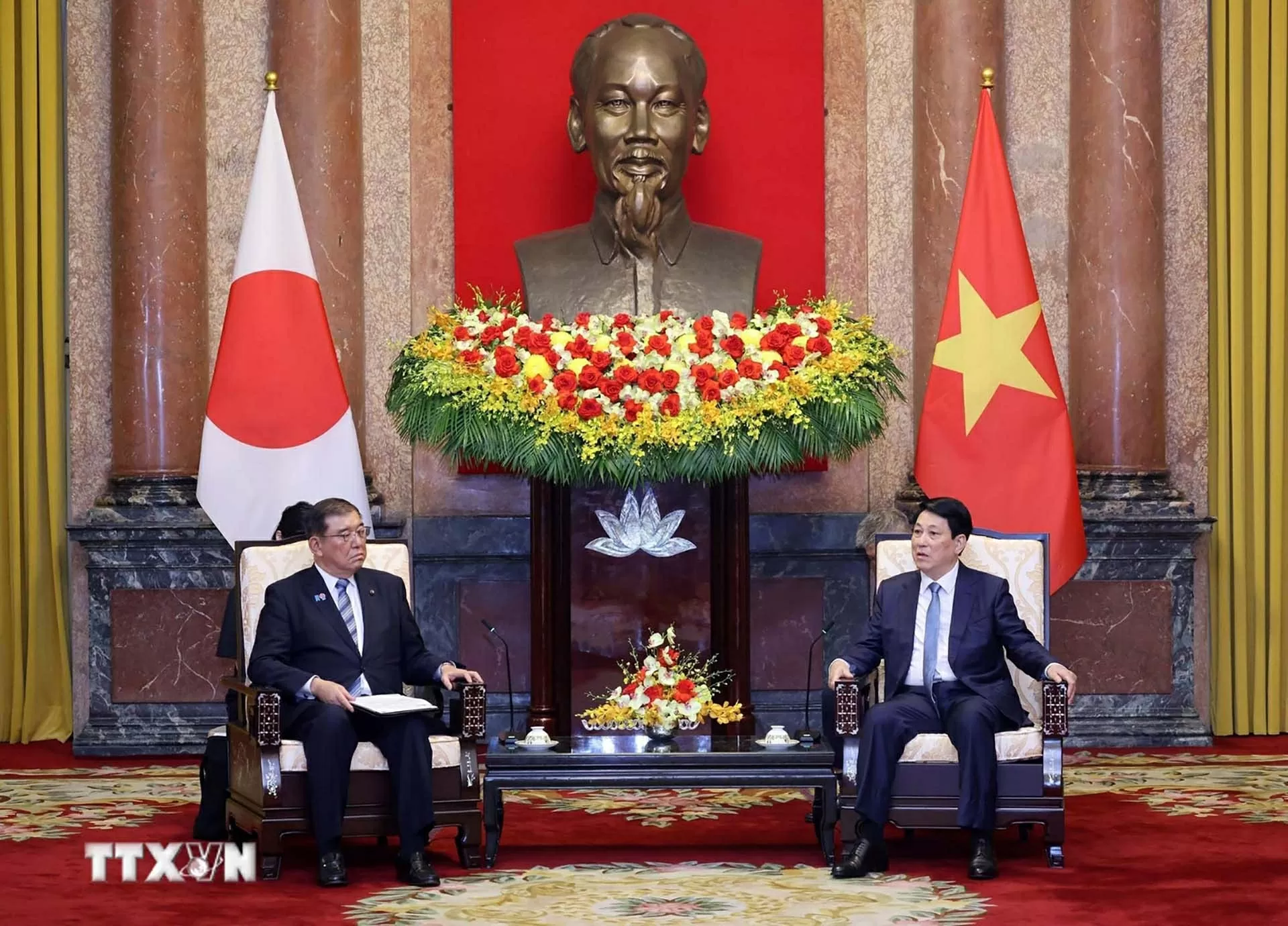 Chủ tịch nước Lương Cường tiếp Thủ tướng Nhật Bản Ishiba Shigeru. (Nguồn: TTXVN) Chủ tịch nước Lương Cường tiếp Thủ tướng Nhật Bản Ishiba Shigeru. (Nguồn: TTXVN)