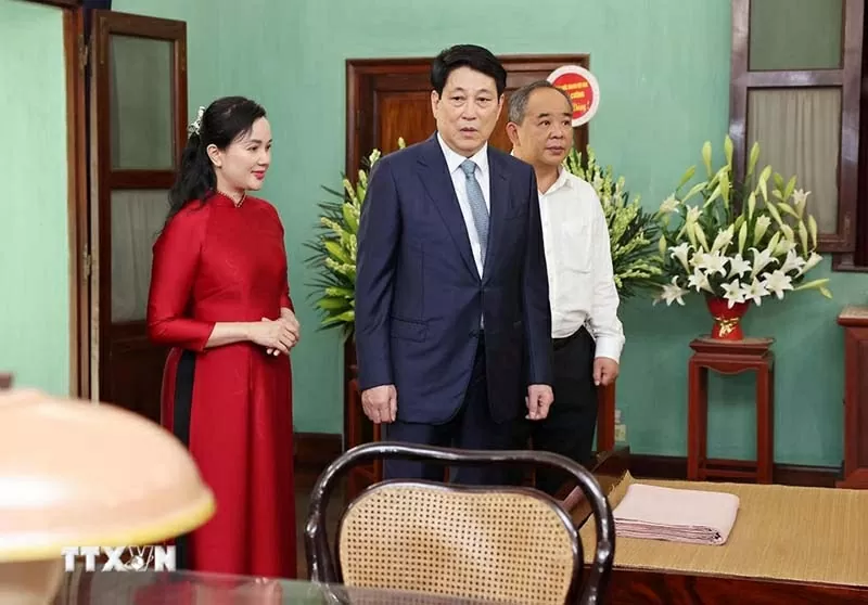 Chủ tịch nước Lương Cường thăm Khu di tích Chủ tịch Hồ Chí Minh