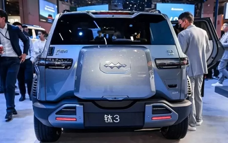 giá xe BYD Tai 3 dao động từ 133.800 - 193.800 nhân dân tệ (tương đương khoảng 477,8 - 692 triệu đồng)