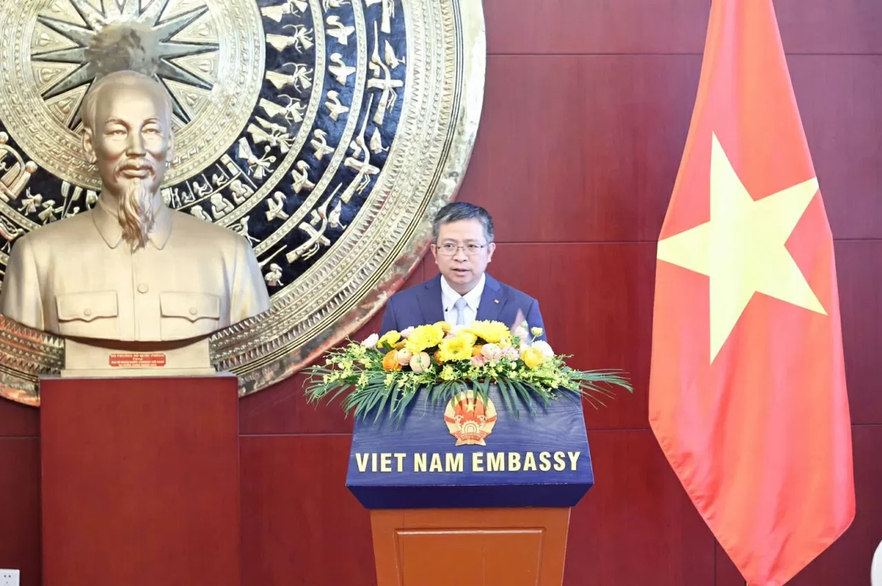 Đại sứ Phạm Thanh Bình phát biểu tại buổi gặp gỡ báo chí.