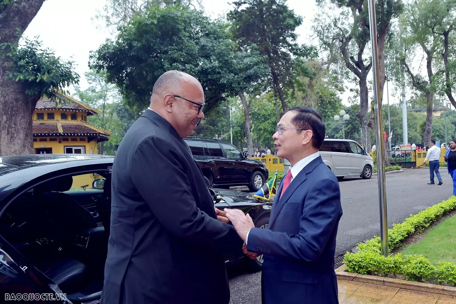 Phó Thủ tướng, Bộ trưởng Ngoại giao Bùi Thanh Sơn tiếp và hội đàm với Bộ trưởng Ngoại giao và Hợp tác Đông Phi Tanzania Phó Thủ tướng, Bộ trưởng Ngoại giao Bùi Thanh Sơn hội đàm với Bộ trưởng Ngoại giao và Hợp tác Đông Phi Tanzania
