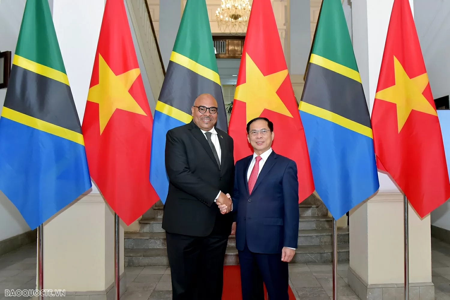 Phó Thủ tướng, Bộ trưởng Ngoại giao Bùi Thanh Sơn tiếp và hội đàm với Bộ trưởng Ngoại giao và Hợp tác Đông Phi Tanzania Phó Thủ tướng, Bộ trưởng Ngoại giao Bùi Thanh Sơn hội đàm với Bộ trưởng Ngoại giao và Hợp tác Đông Phi Tanzania