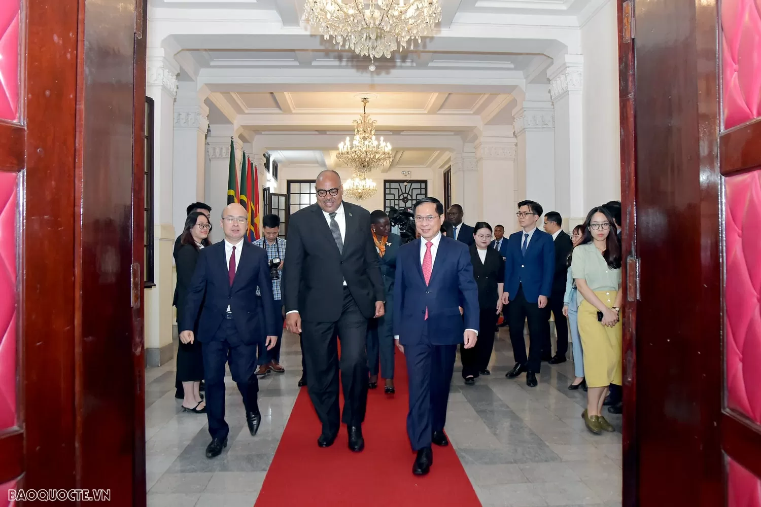 Phó Thủ tướng, Bộ trưởng Ngoại giao Bùi Thanh Sơn tiếp và hội đàm với Bộ trưởng Ngoại giao và Hợp tác Đông Phi Tanzania Phó Thủ tướng, Bộ trưởng Ngoại giao Bùi Thanh Sơn hội đàm với Bộ trưởng Ngoại giao và Hợp tác Đông Phi Tanzania