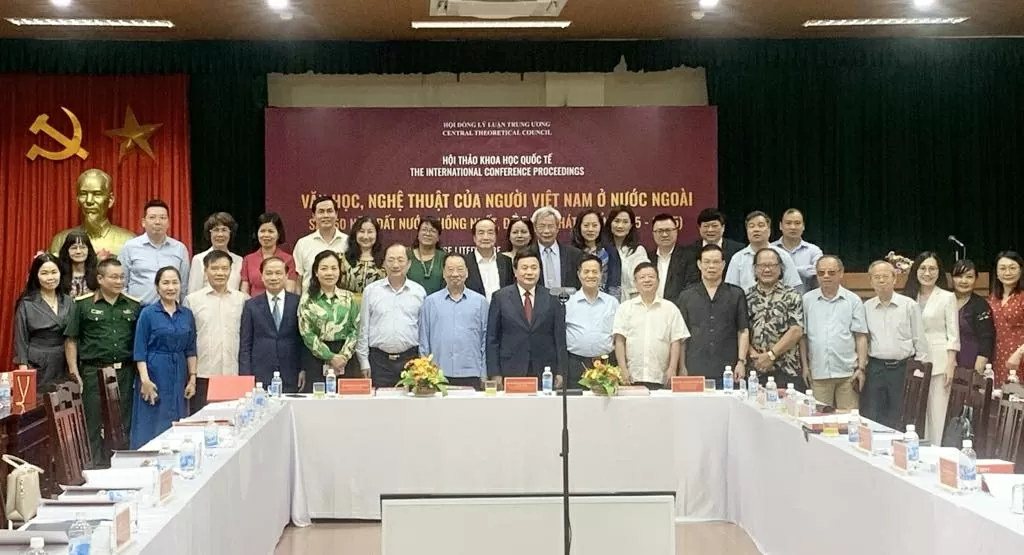 Kỳ vọng về bước phát triển mới trong lĩnh vực văn học, nghệ thuật của người Việt Nam ở nước ngoài