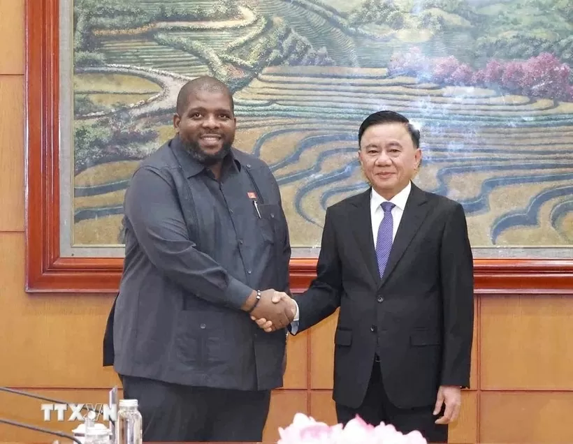 Thường trực Ban Bí thư Trần Cẩm Tú hội đàm với Tổng thư ký Đảng FRELIMO Chakil Aboobacar