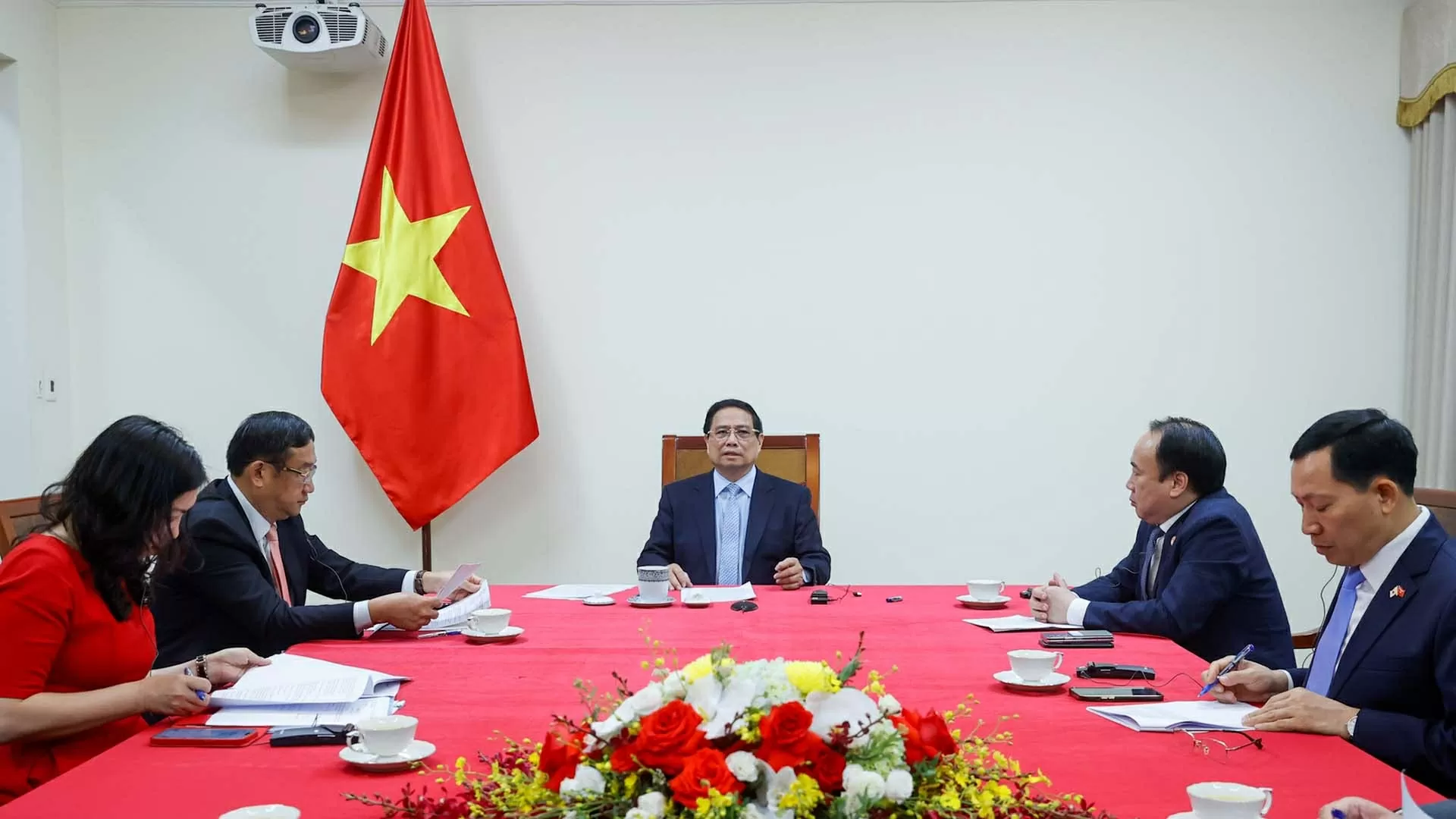 Xây dựng một ASEAN đoàn kết, thống nhất và đóng vai trò trung tâm trong khu vực Xây dựng một ASEAN đoàn kết, thống nhất và đóng vai trò trung tâm trong khu vực