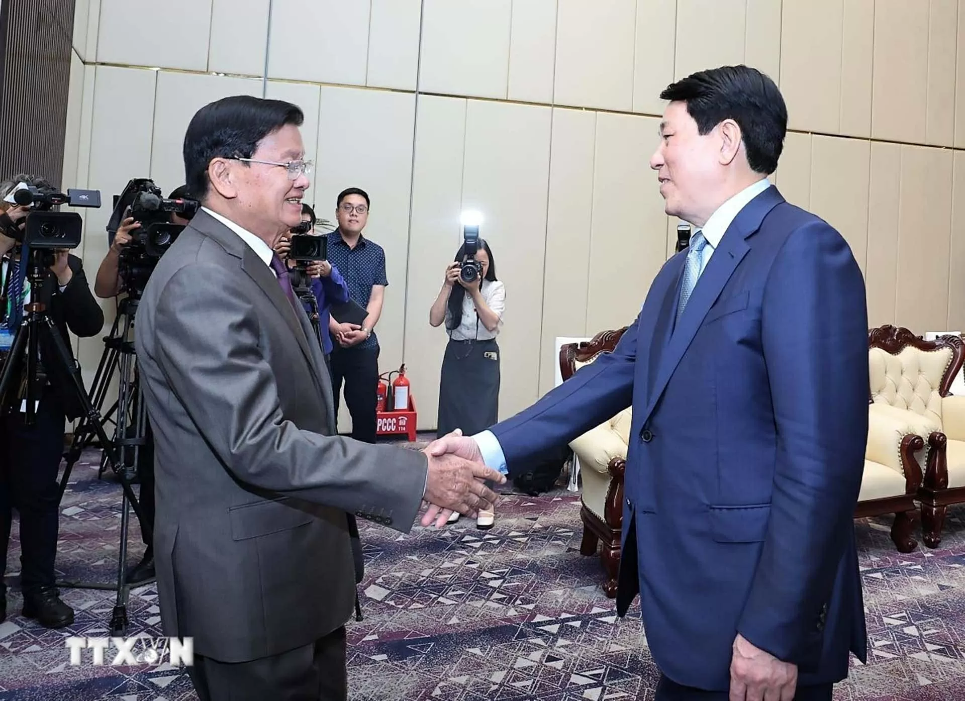 Chủ tịch nước Lương Cường tiếp Tổng Bí thư, Chủ tịch nước Lào Thongloun Sisoulith