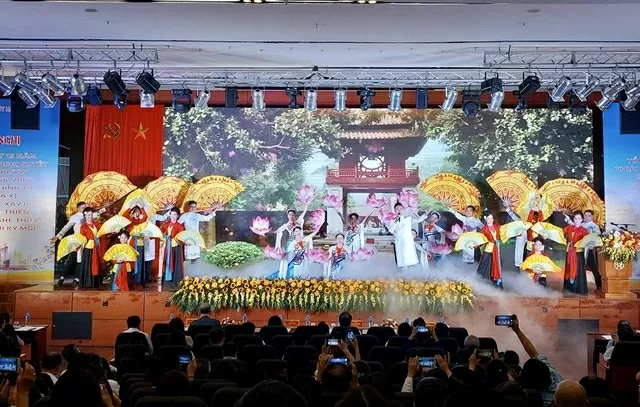 Ngọn lửa tinh thần soi đường cho dân tộc trong kỷ nguyên mới Ngọn lửa tinh thần soi đường cho dân tộc trong kỷ nguyên mới