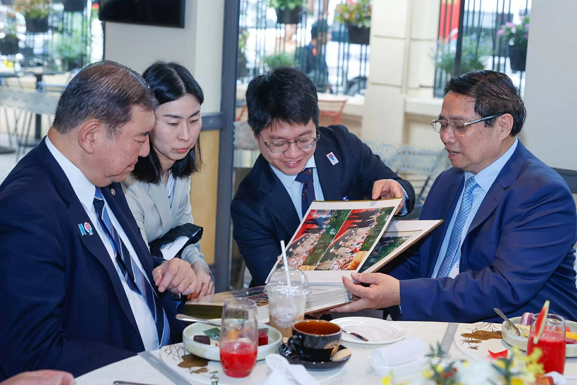 Thủ tướng Việt Nam và Nhật Bản thăm Bảo tàng Lịch sử quốc gia Thủ tướng Việt Nam và Nhật Bản thăm Bảo tàng Lịch sử quốc gia