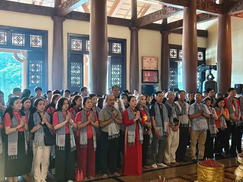 Kiều bào thăm và tặng quà tri ân tại huyện Củ Chi