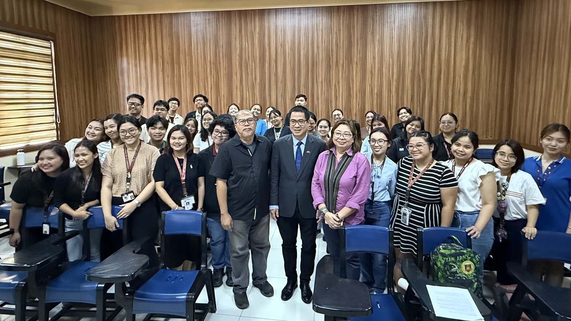 Thảo luận về cuộc đời, di sản của Chủ tịch Hồ Chí Minh và Anh hùng Jose Rizal tại Đại học Philippines