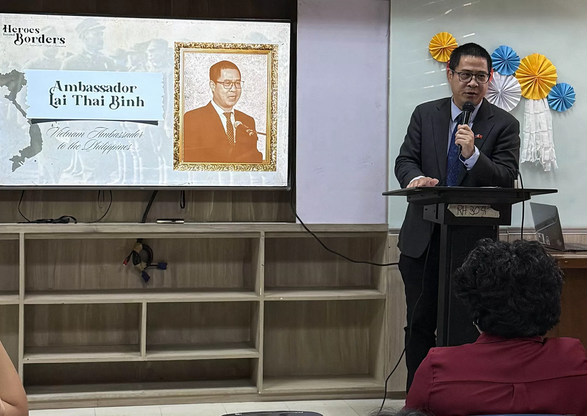 Thảo luận về Chủ tịch Hồ Chí Minh và Anh hùng Jose Rizal tại Đại học Philippines Thảo luận về Chủ tịch Hồ Chí Minh và Anh hùng Jose Rizal tại Đại học Philippines