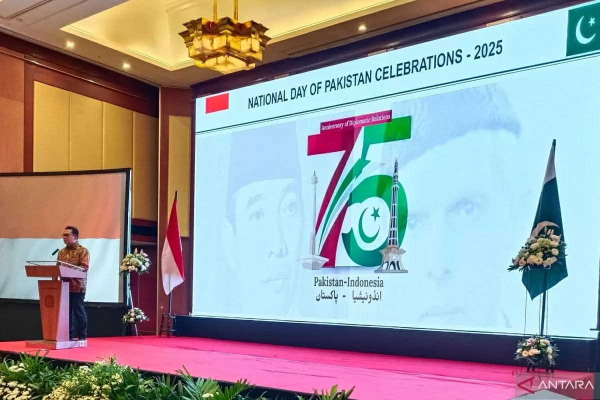 Bộ trưởng Thương mại Indonesia Budi Santoso phát biểu tại lễ kỷ niệm 75 năm quan hệ ngoại giao Indonesia-Pakistan tại Jakarta ngày 28/4/2025. (Nguồn: Tempo) Bộ trưởng Thương mại Indonesia Budi Santoso phát biểu tại lễ kỷ niệm 75 năm quan hệ ngoại giao Indonesia-Pakistan tại Jakarta ngày 28/4/2025. (Nguồn: Tempo)