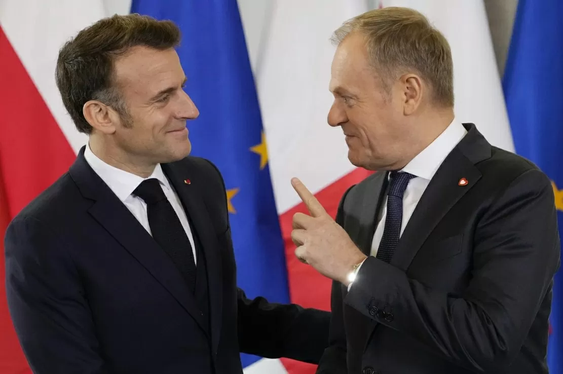 Thủ tướng Ba Lan Donald Tusk và Tổng thống Pháp Emmanuel Macron tại Warsaw ngày 12/12/2024. (Nguồn: AP)