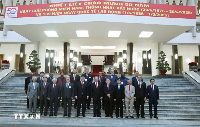 Tổng Bí thư tiếp Trưởng đoàn các chính đảng dự Lễ kỷ niệm 50 năm Ngày Giải phóng miền Nam, thống nhất đất nước Tổng Bí thư tiếp Trưởng đoàn các chính đảng dự Lễ kỷ niệm 50 năm Ngày Giải phóng miền Nam, thống nhất đất nước