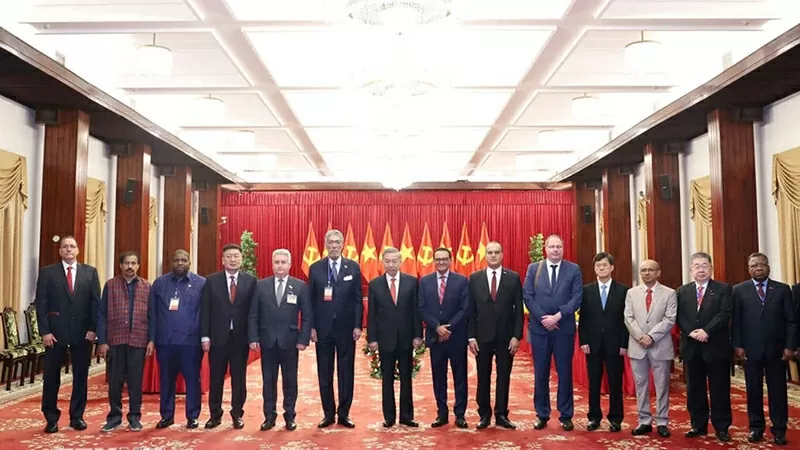 Tổng Bí thư tiếp Trưởng đoàn các chính đảng dự Lễ kỷ niệm 50 năm Ngày Giải phóng miền Nam, thống nhất đất nước Tổng Bí thư tiếp Trưởng đoàn các chính đảng dự Lễ kỷ niệm 50 năm Ngày Giải phóng miền Nam, thống nhất đất nước