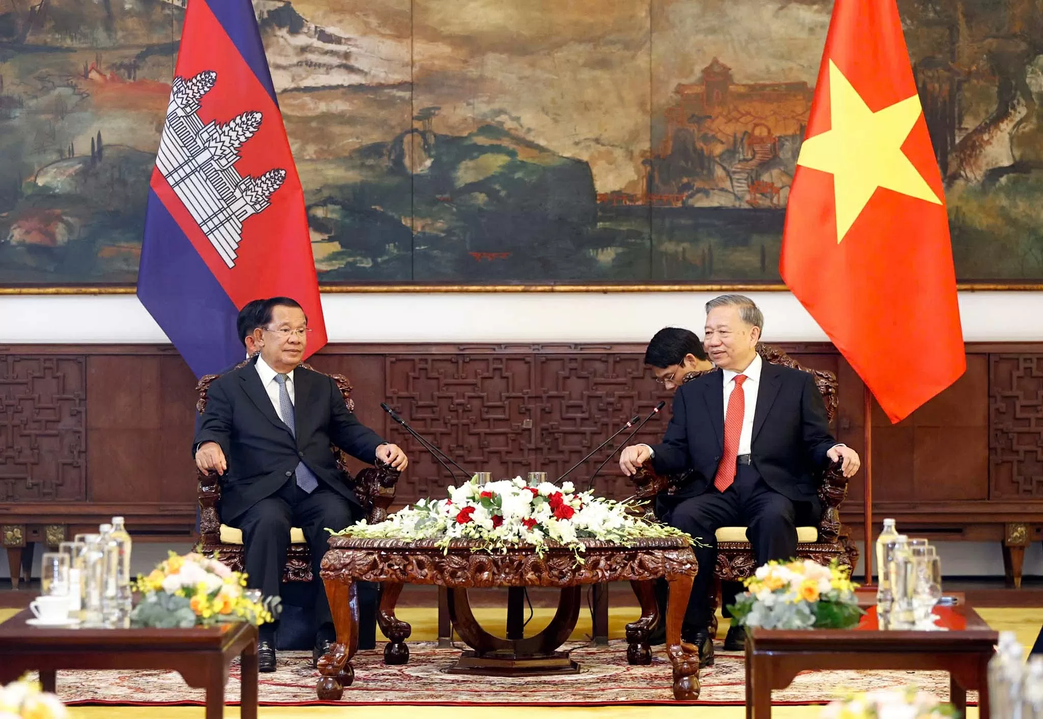 Tổng Bí thư Tô Lâm hội kiến Chủ tịch Đảng Nhân dân Campuchia Hun Sen