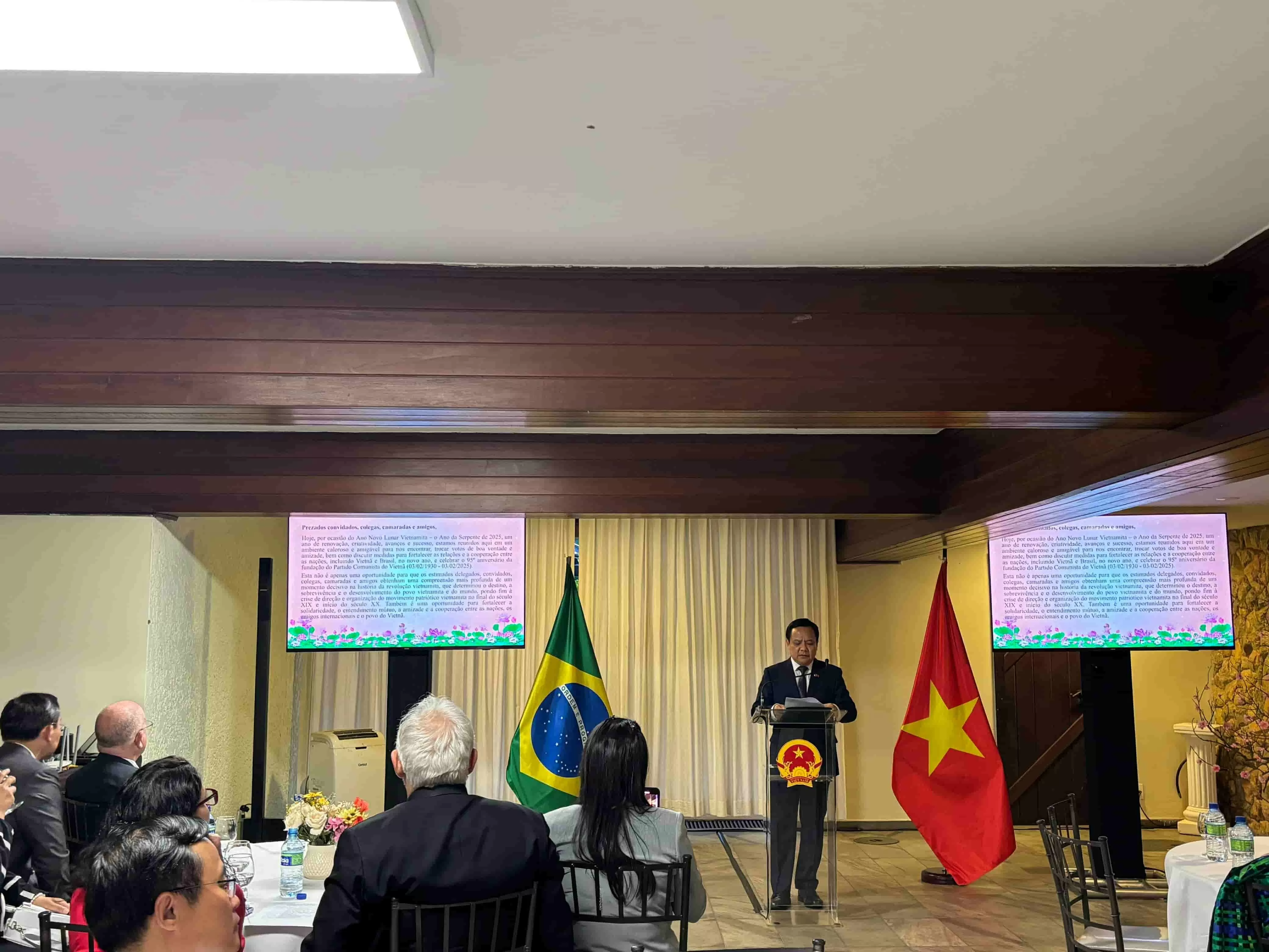 Kỷ niệm 50 năm Giải phóng miền Nam tại Brazil: Đại thắng Xuân 1975 là biểu tượng sáng ngời của lòng yêu chuộng hòa bình và chính nghĩa của nhân loại Kỷ niệm 50 năm Giải phóng miền Nam tại Brazil: Đại thắng Xuân 1975 là biểu tượng sáng ngời của lòng yêu chuộng hòa bình và chính nghĩa của nhân loại