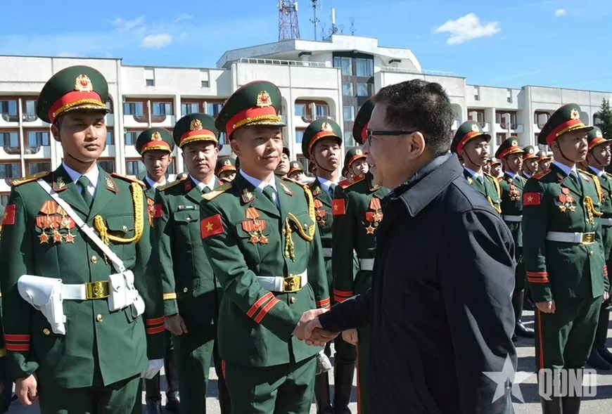Đoàn Quân đội nhân dân Việt Nam tham gia Lễ duyệt binh tại Quảng trường Đỏ: Đại sứ Việt Nam tại Nga thăm động viên Đại sứ Việt Nam tại Nga thăm động viên Đoàn Quân đội nhân dân Việt Nam tham gia Lễ duyệt binh tại Quảng trường Đỏ
