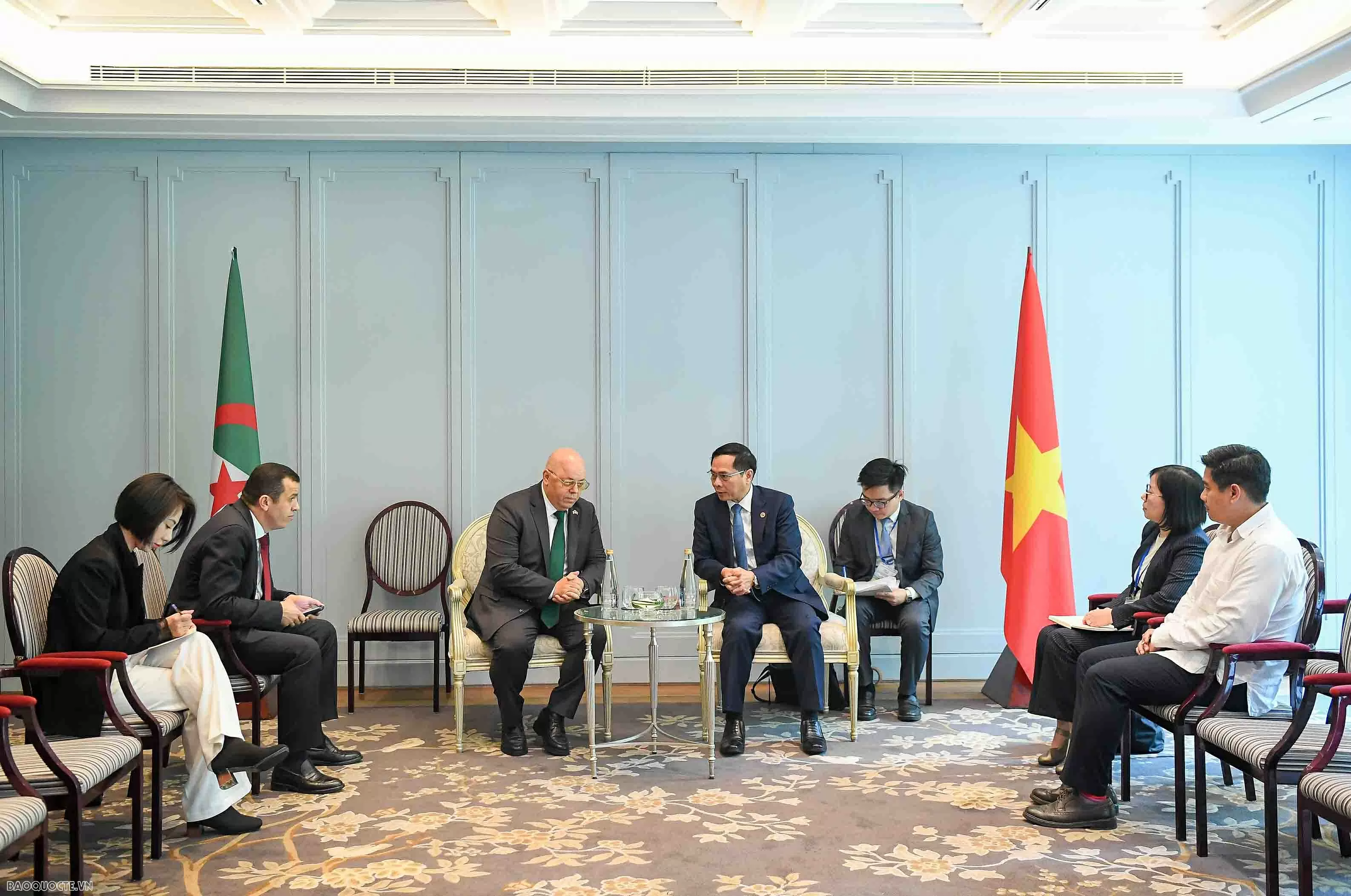 Phó Thủ tướng Chính phủ Bùi Thanh Sơn  tiếp Bộ trưởng Bộ Cựu chiến binh và Người có công Algeria