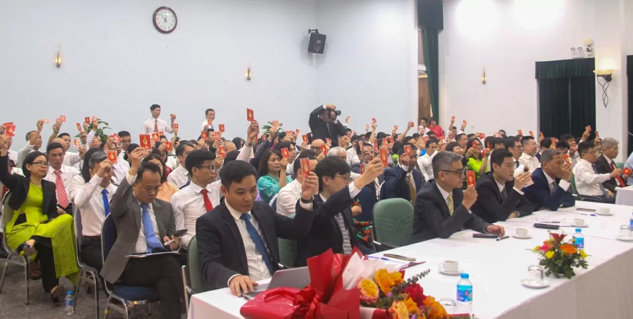 Các đại biểu biểu quyết tại Đại hội. (Ảnh: Việt Hoàng)