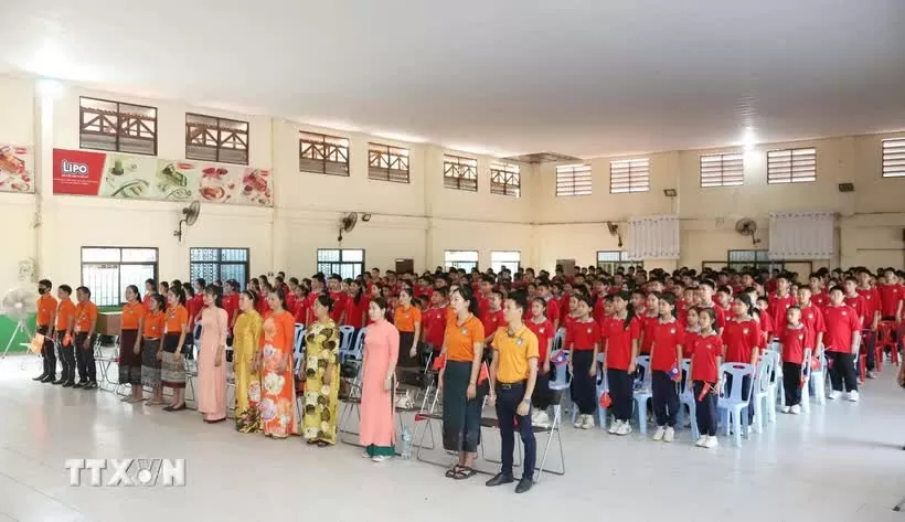 Giờ học đặc biệt tại Lào Giờ học đặc biệt kỷ niệm 30/4 tại ngôi trường song ngữ Việt-Lào