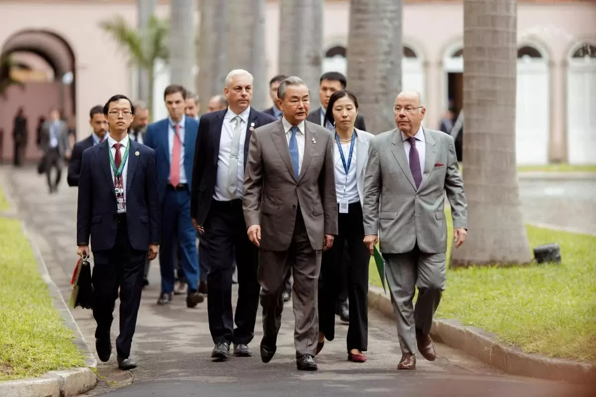 Ngoại trưởng Trung Quốc Vương Nghị tham dự Hội nghị Ngoại trưởng BRICS diễn ra từ ngày 28-30/4 tại Brazil. (Nguồn: China Daily)