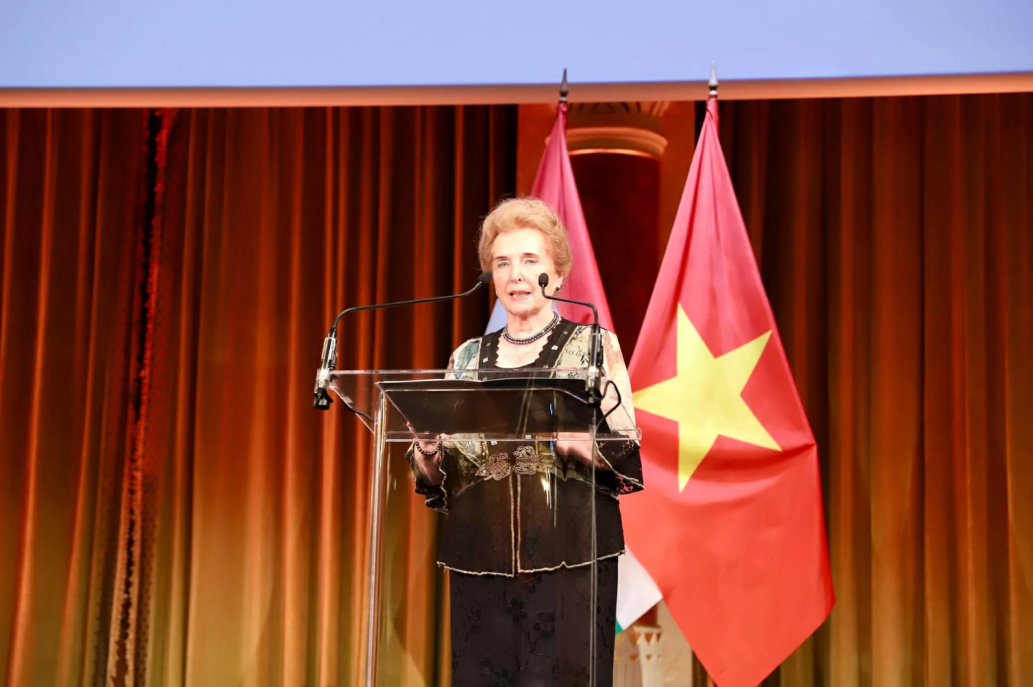 Thắm tình hữu nghị tại lễ kỷ niệm 75 năm quan hệ ngoại giao Việt Nam - Hungary và 50 năm giải phóng miền Nam, thống nhất đất nước