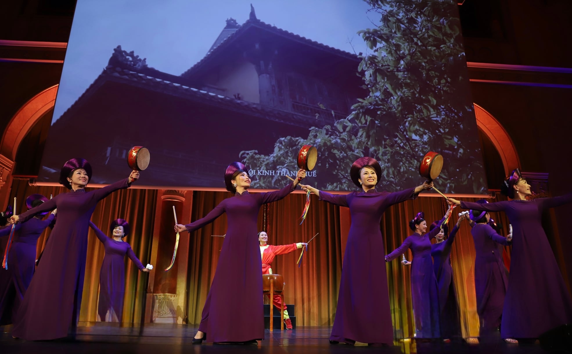 Thắm tình hữu nghị tại lễ kỷ niệm 75 năm quan hệ ngoại giao Việt Nam - Hungary và 50 năm giải phóng miền Nam, thống nhất đất nước